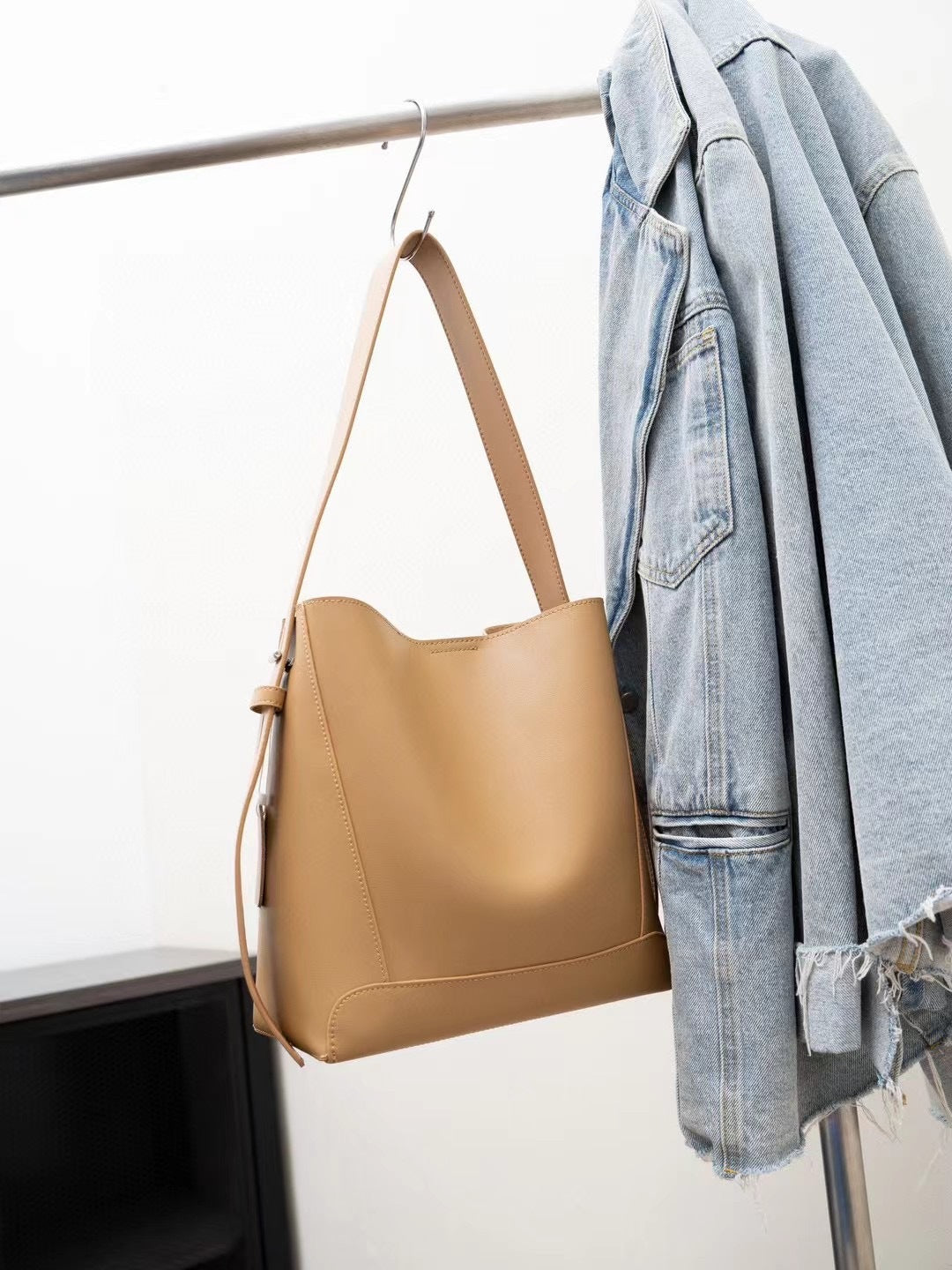 Women's Big Genuine Leather Large Capacity Commuter Bucket Bags