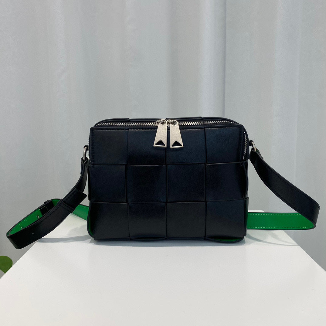 Volume Dark Green Parrot Woven Double Crossbody Bags