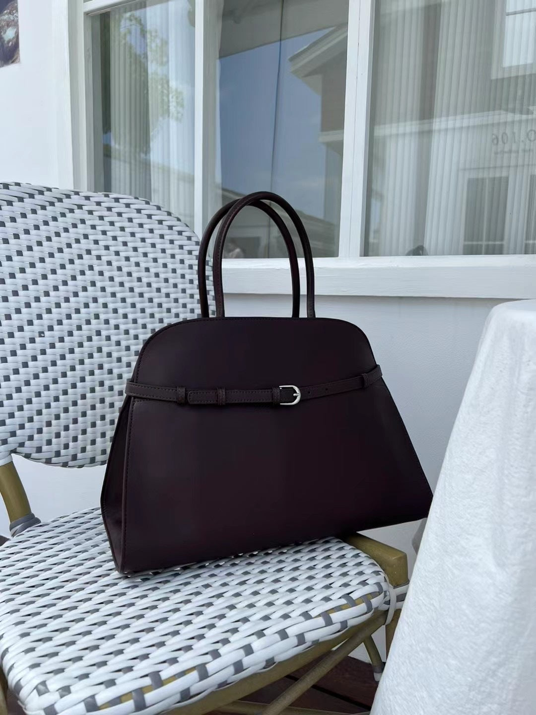 Women's Cowhide Large Capacity Niche Commuter Shoulder Bags