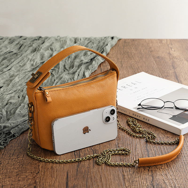 Women's Hand Twist Soft Vegetable Tanned Retro Crossbody Bags