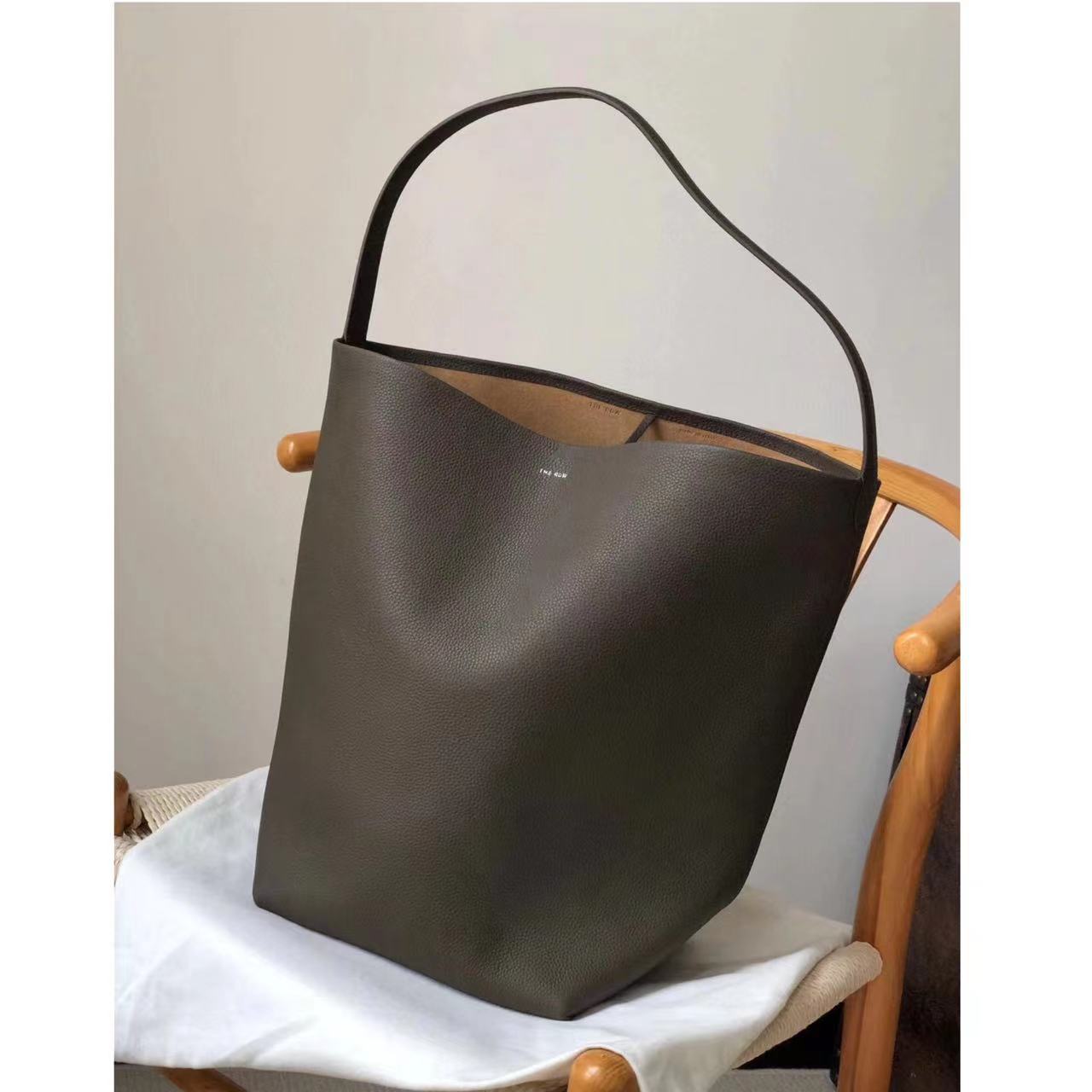 Design Classic Large Capacity Commuter Shopping Bucket Bags