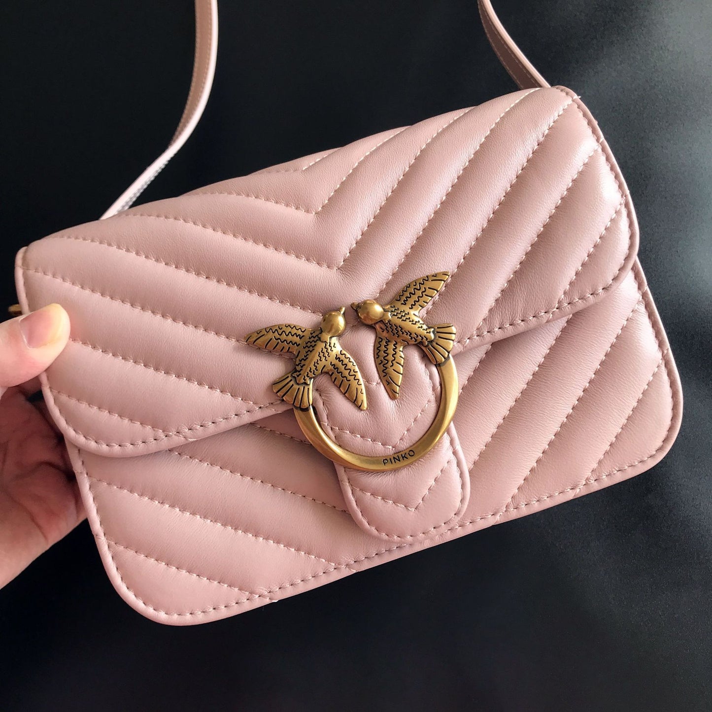 Women's Quality Swallow Genuine Leather V Pattern Bags