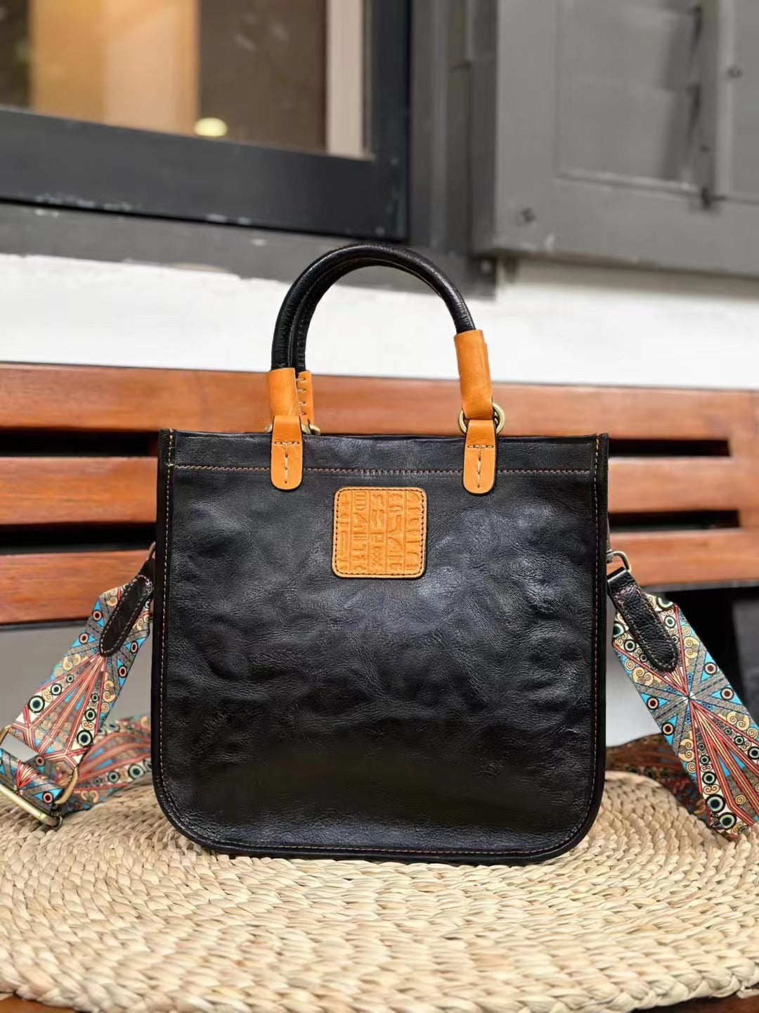 Women's Pattern Retro Handmade Vegetable Tanned Leather First Layer Shoulder Bags