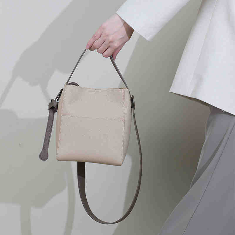 Women's Layer Cowhide Portable Lychee Pattern Commuter Versatile Shoulder Bags