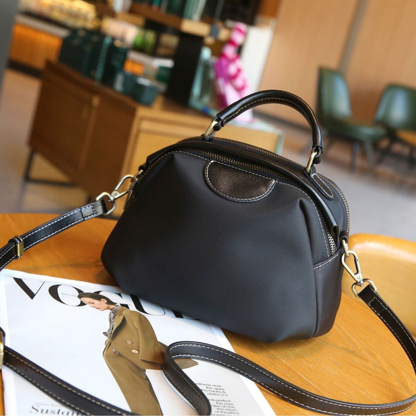 Women's Large Capacity Color Contrasting Shells Fashion Shoulder Bags