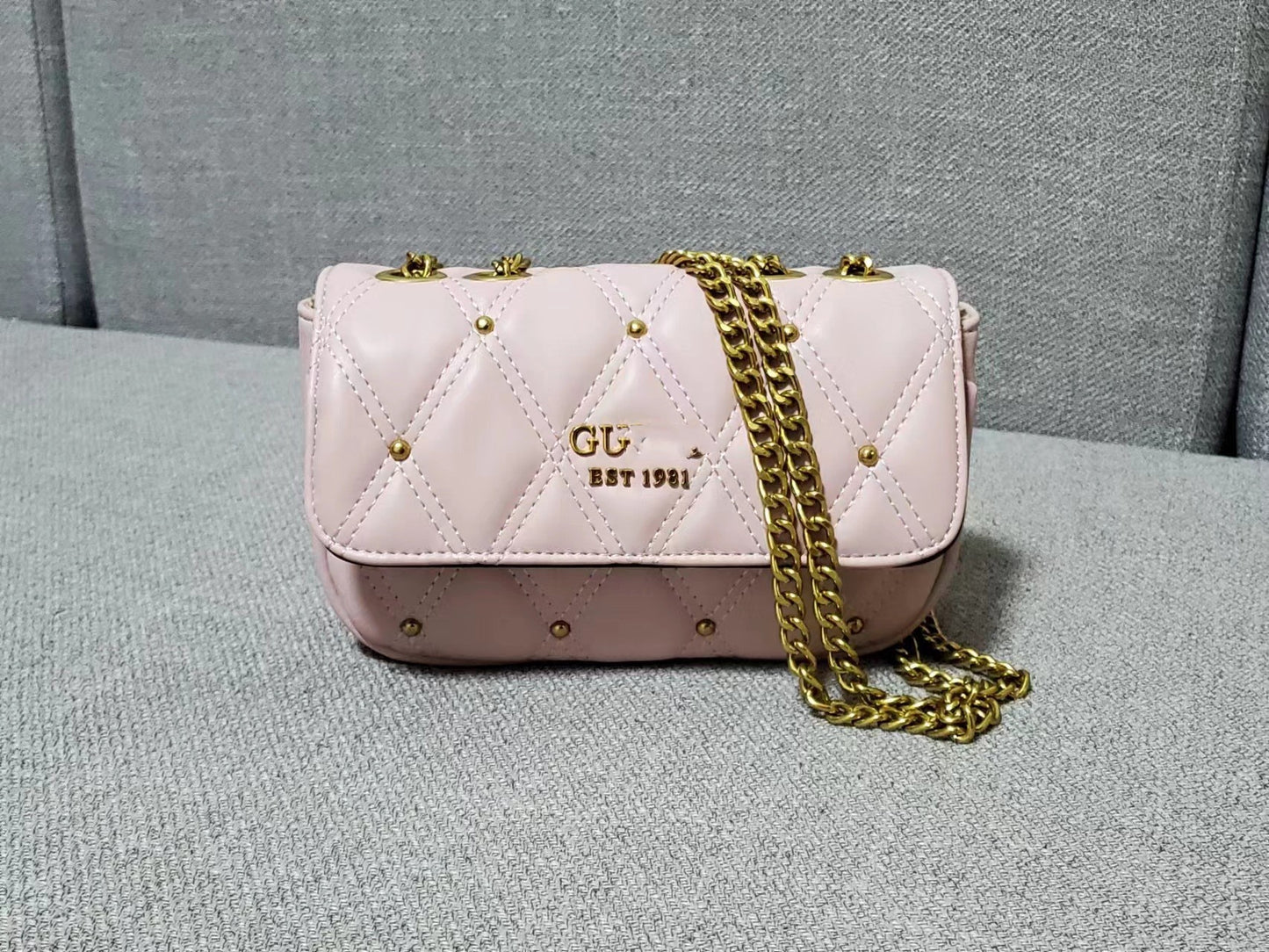 Women's Solid Color Simple Rhombus Cover Rivet Shoulder Bags