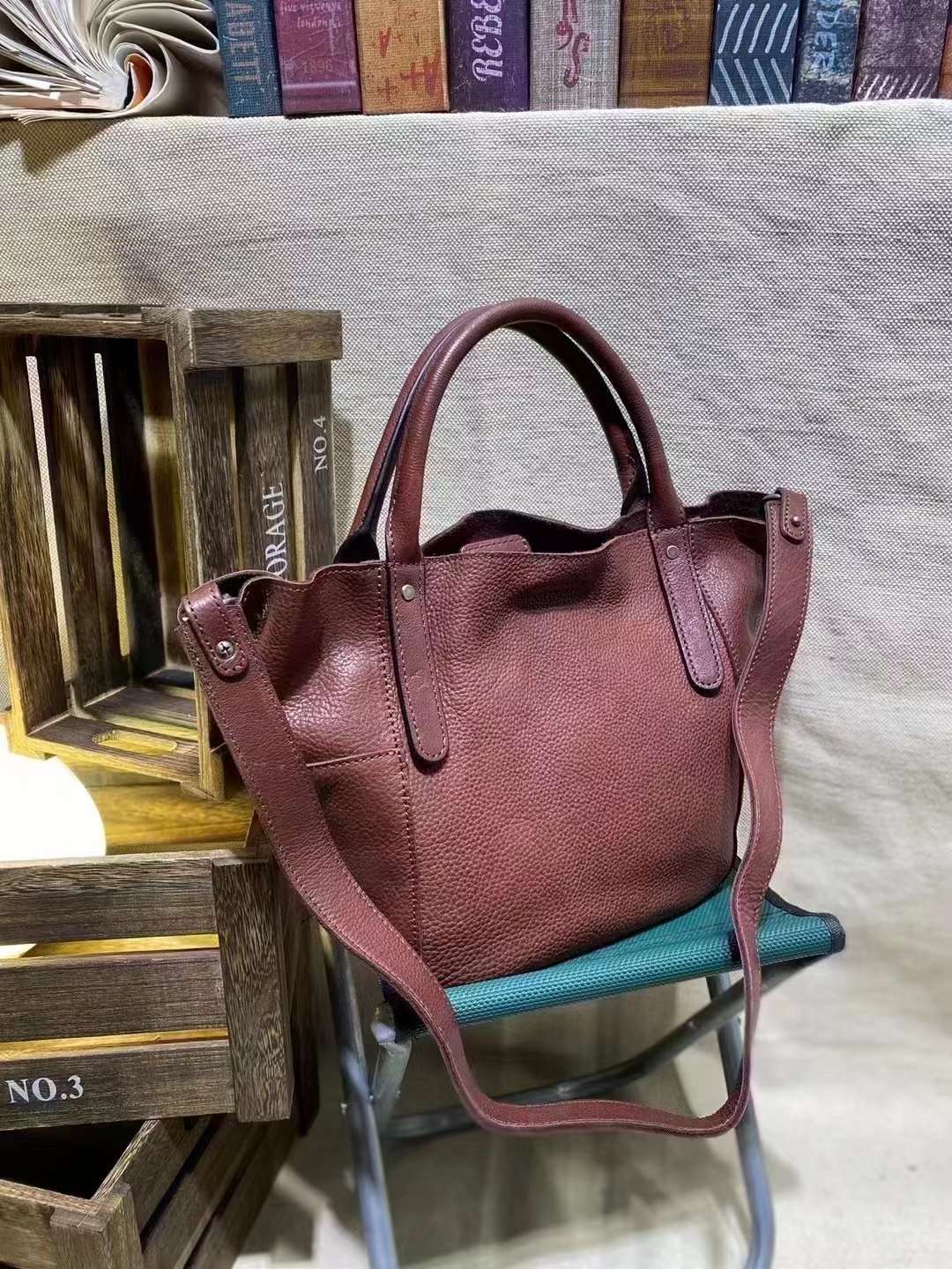 Women's Large Capacity Retro Fashion Easy Matching Handbags