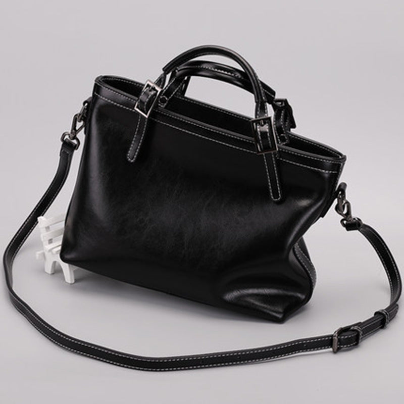 Women's Stylish Leather Simple Commuter Style Shoulder Bags