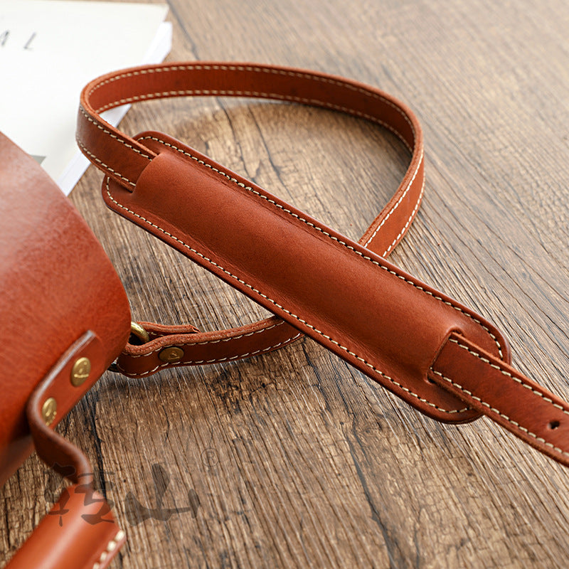 Women's Retro Handmade Leather Vegetable Tanned Portable Bags