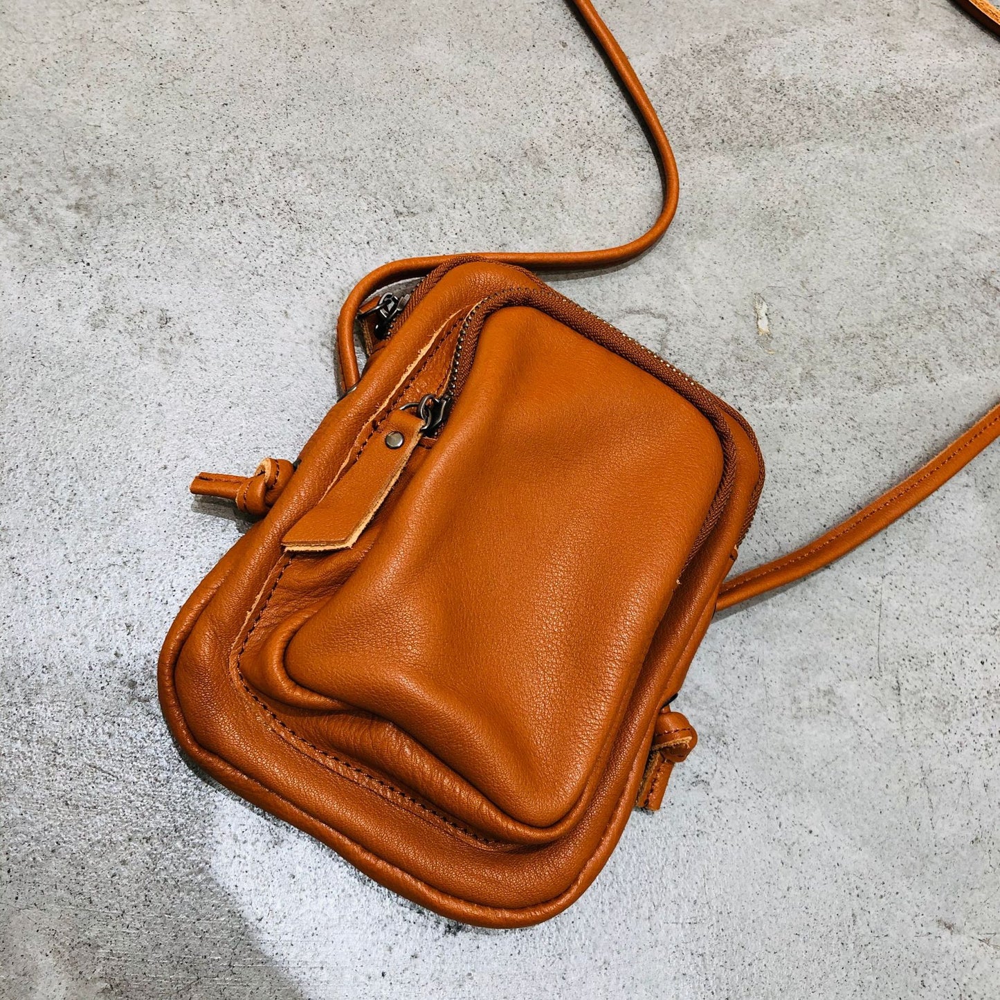 Vintage Genuine Leather Handmade First Layer Cowhide Mobile Shoulder Bags