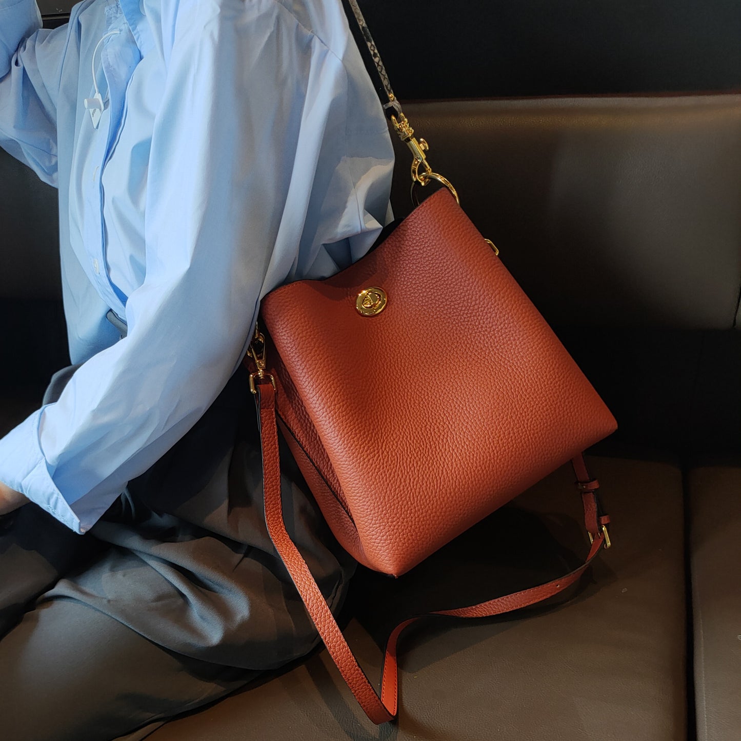 Women's Simple Textured Fashion Cowhide Commuter Bags