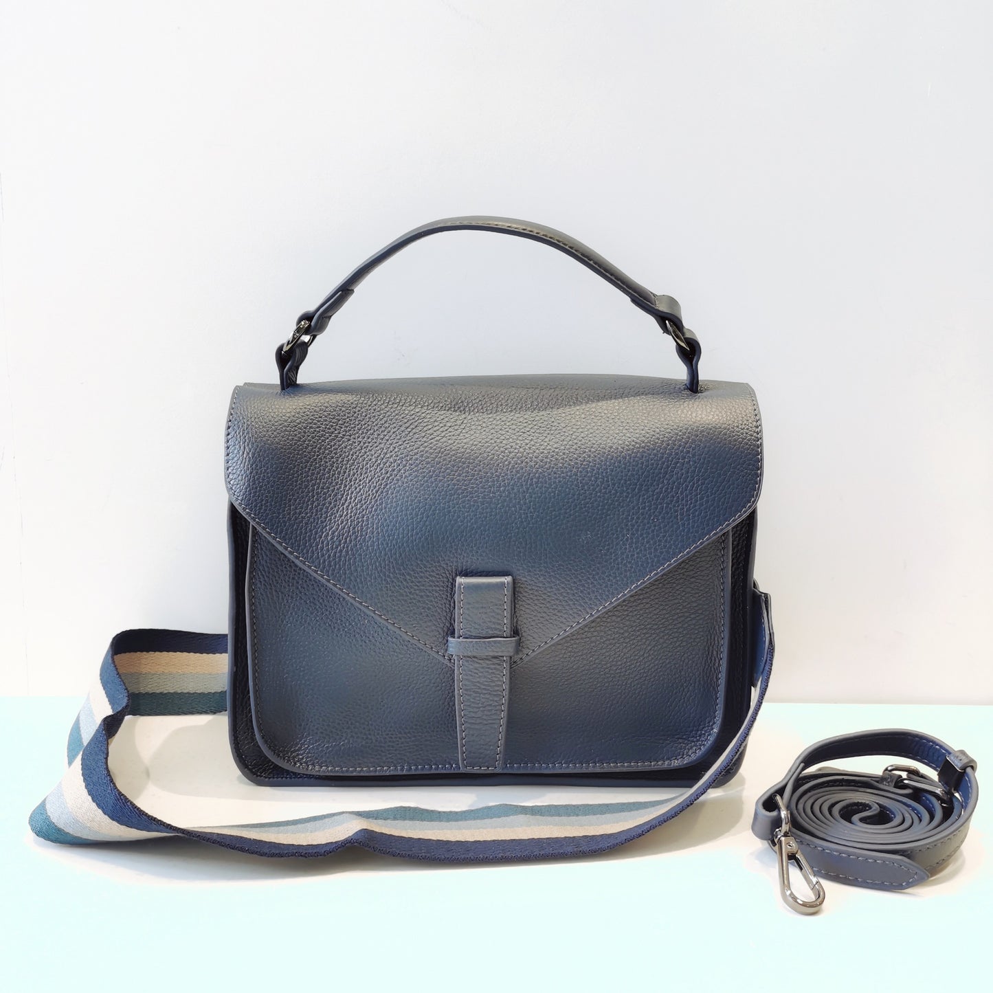 Portable Vintage Large Capacity First Layer Shoulder Bags