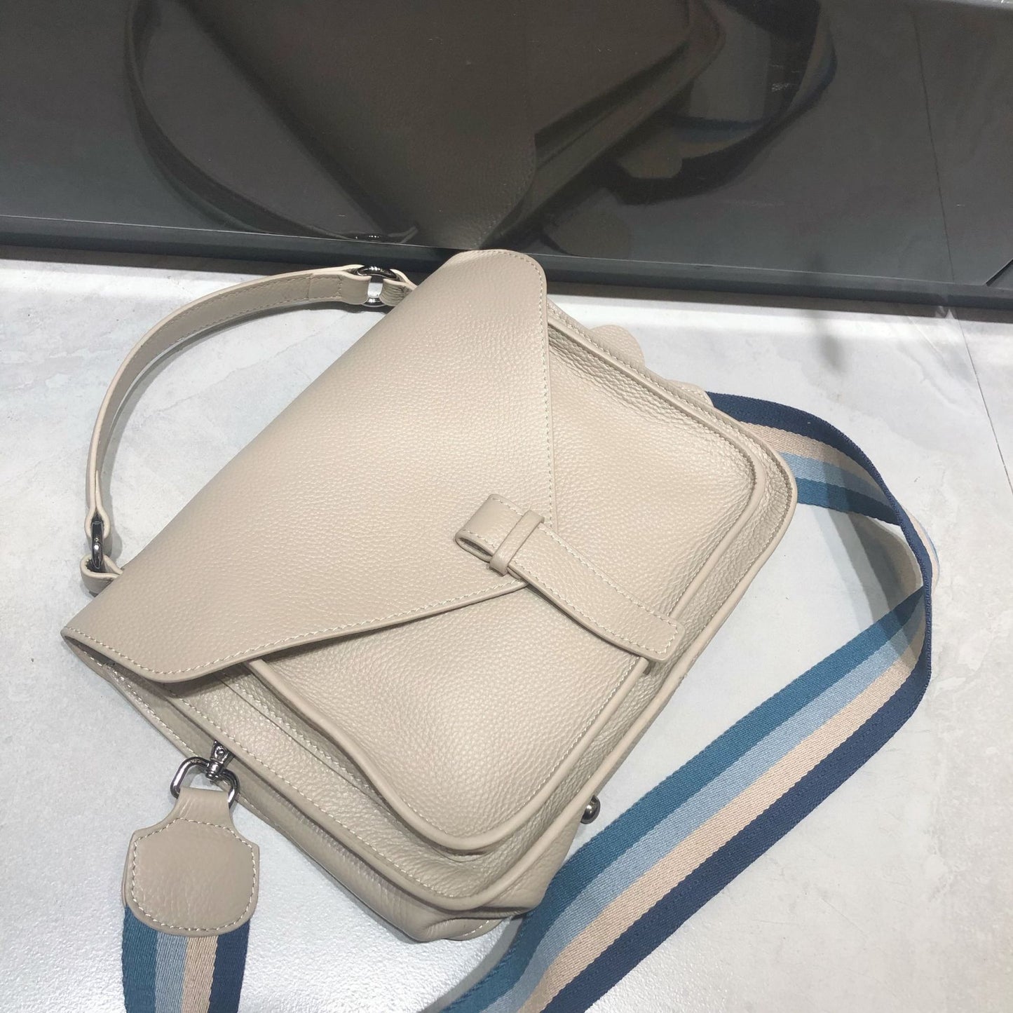 Portable Vintage Large Capacity First Layer Shoulder Bags