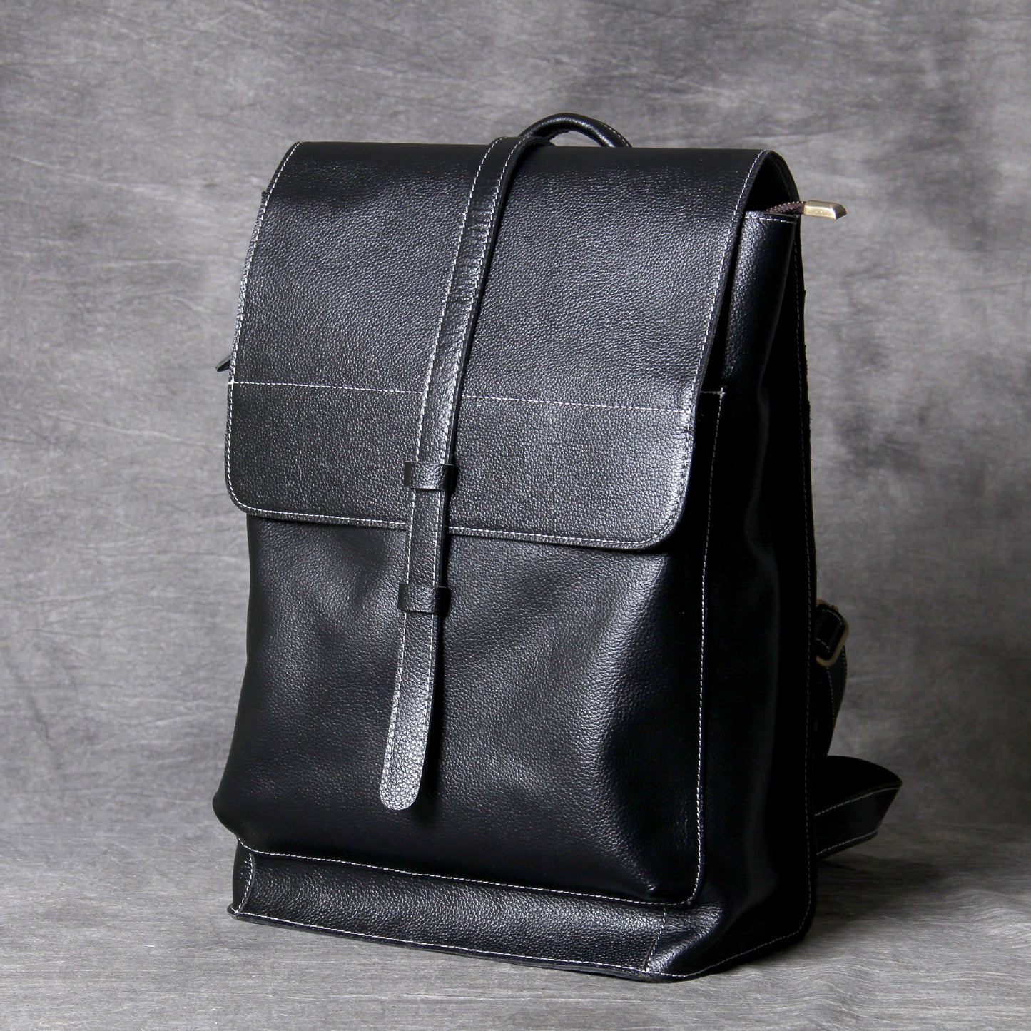 Women's & Men's & Simple First Layer Leather Vintage Computer Backpacks