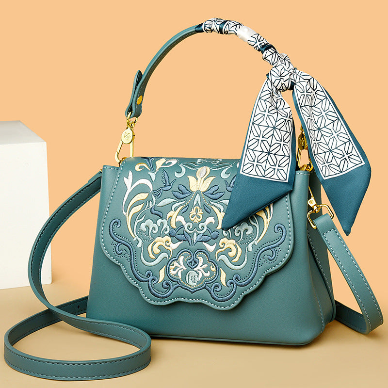Women's Niche Ethnic Style Embroidered High-grade Fashionable Retro Artistic National Handbags