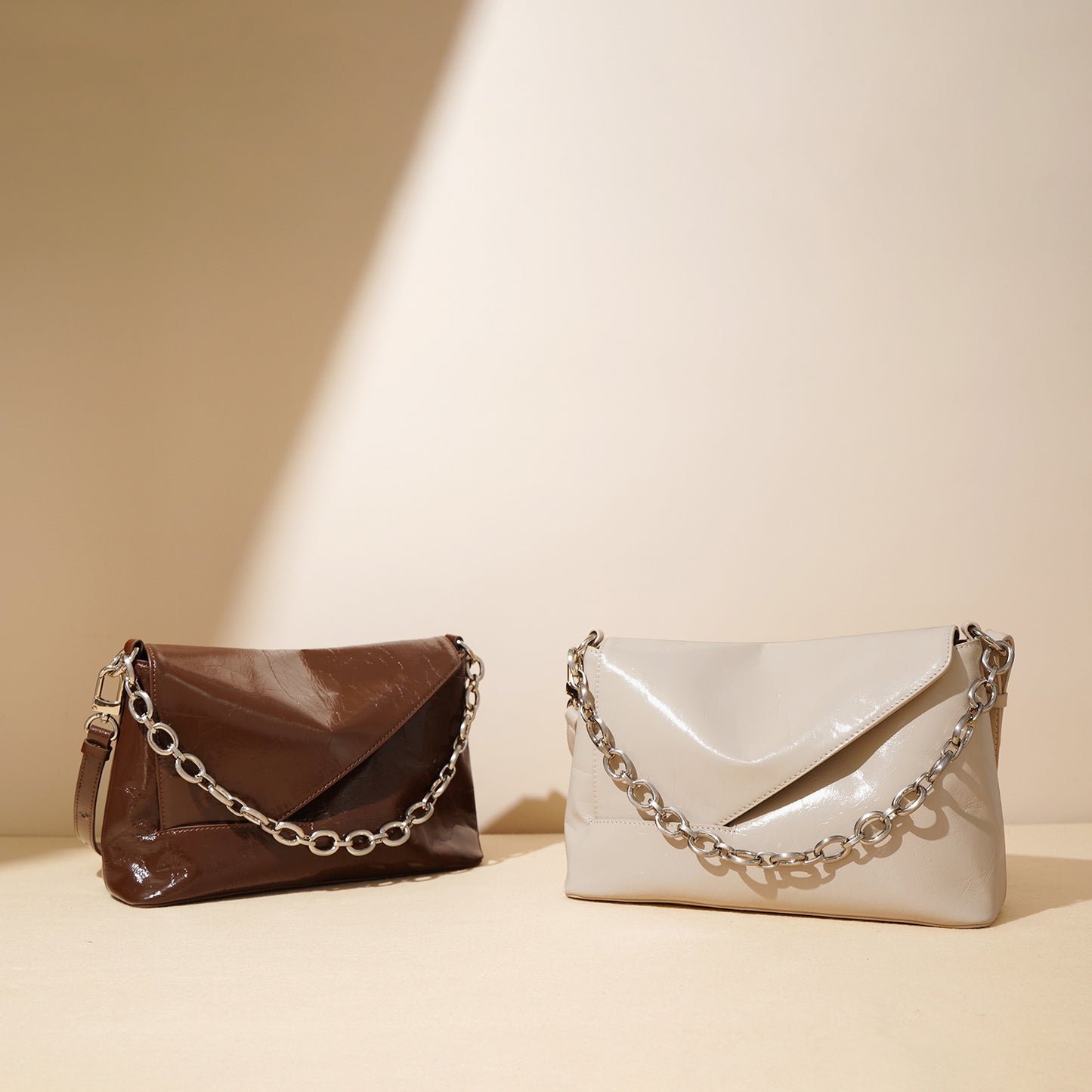 Women's Retro First Layer Cowhide Advanced Simple Bags