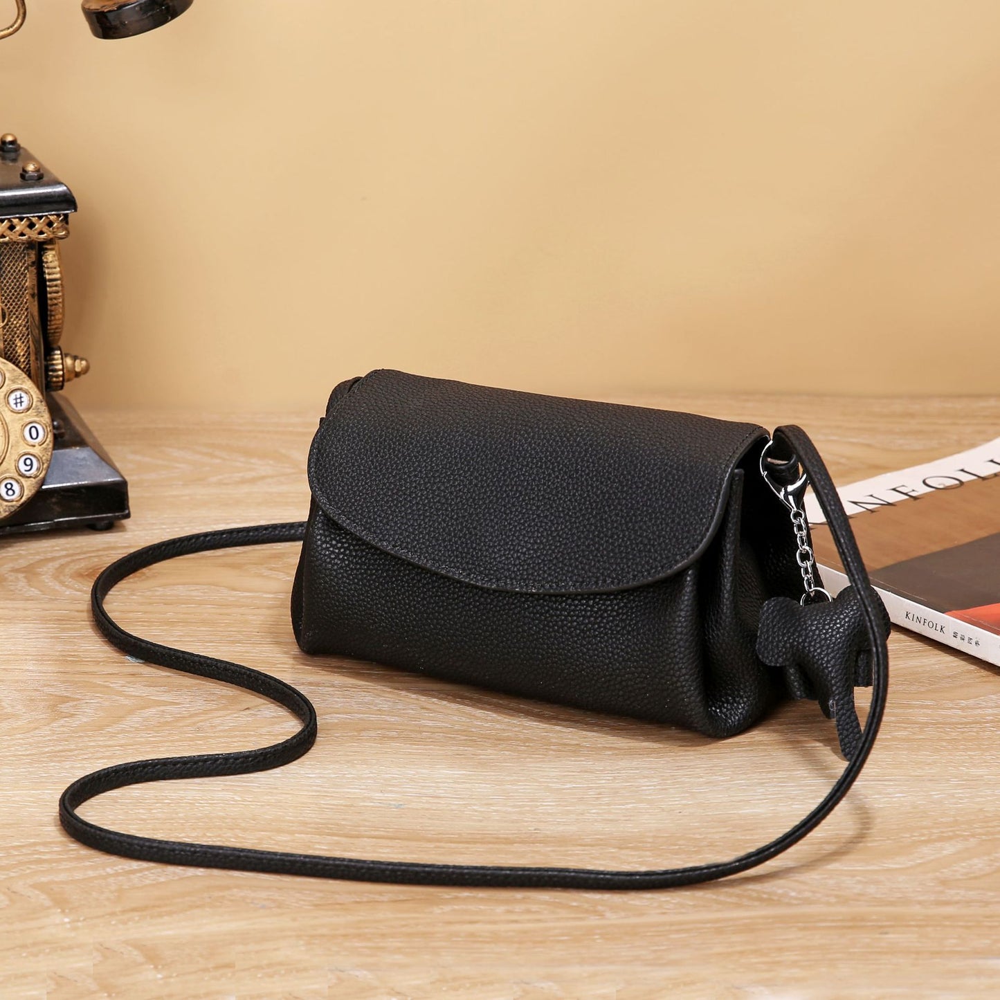 Women's Layer Cowhide Fashion Summer Shell Leather Shoulder Bags