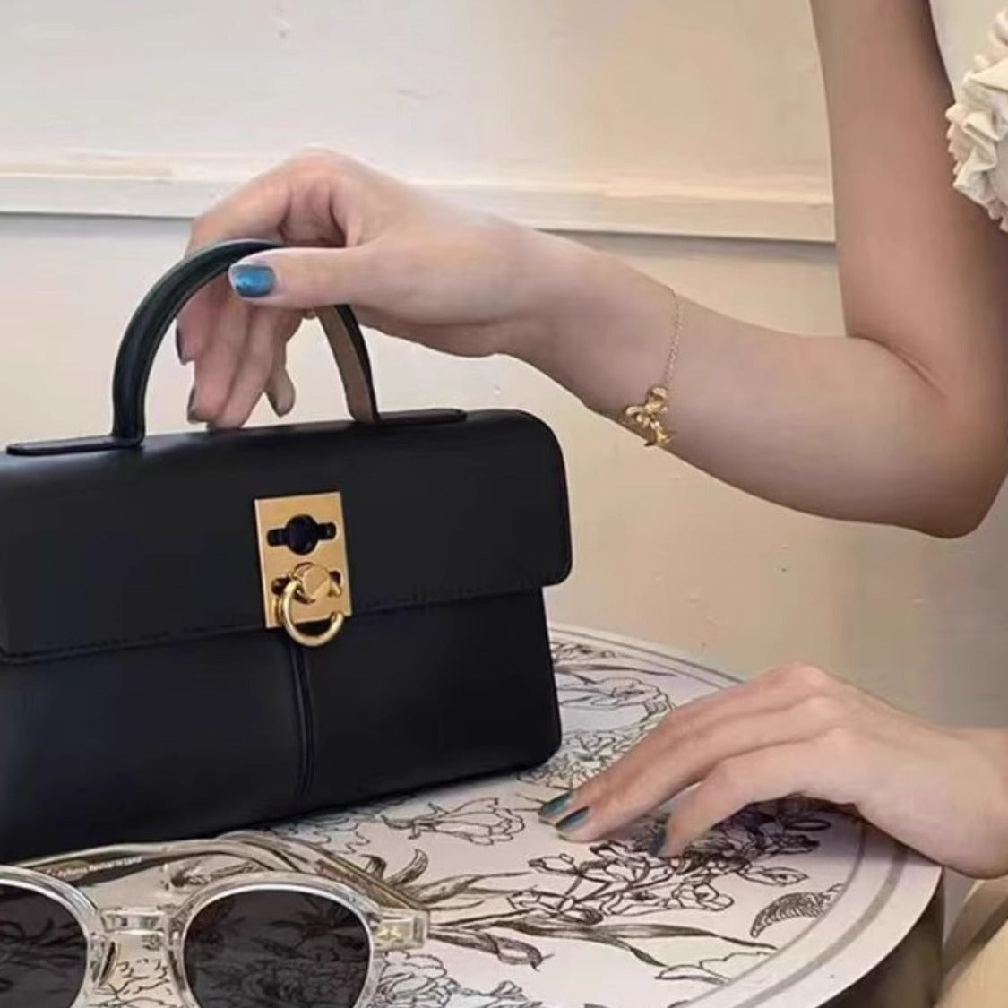 Light Luxury Size Portable Classic Cowhide Shoulder Bags