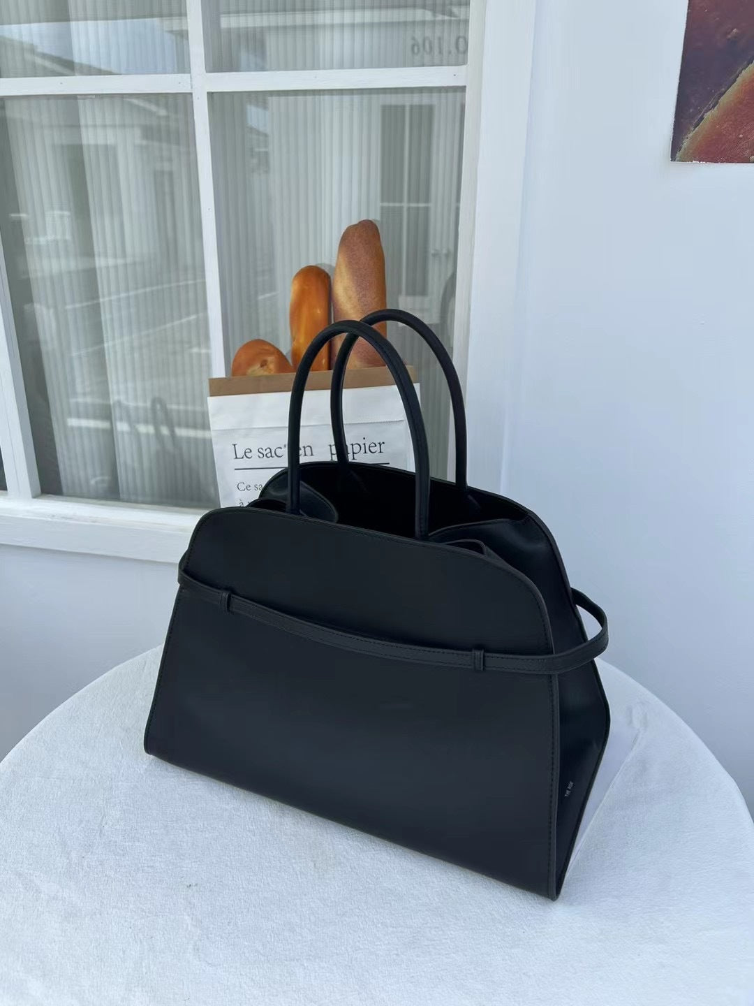 Women's Cowhide Large Capacity Niche Commuter Shoulder Bags