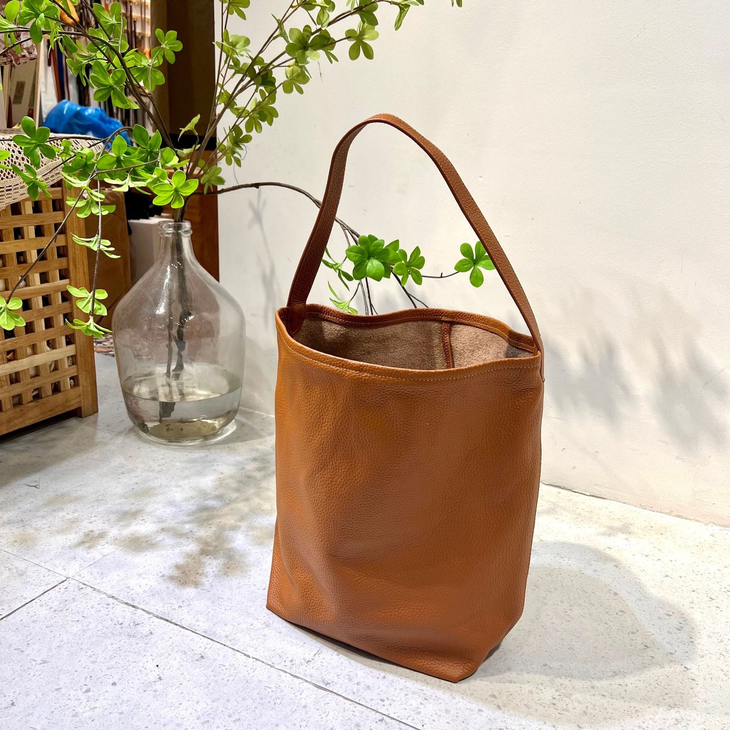 Women's First Layer Cowhide Big Idle Style Shoulder Bags