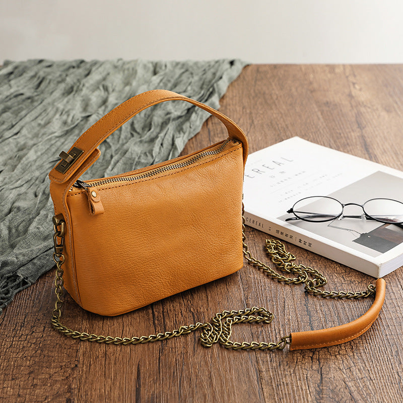 Women's Hand Twist Soft Vegetable Tanned Retro Crossbody Bags