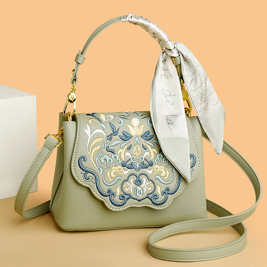 Women's Niche Ethnic Style Embroidered High-grade Fashionable Retro Artistic National Handbags