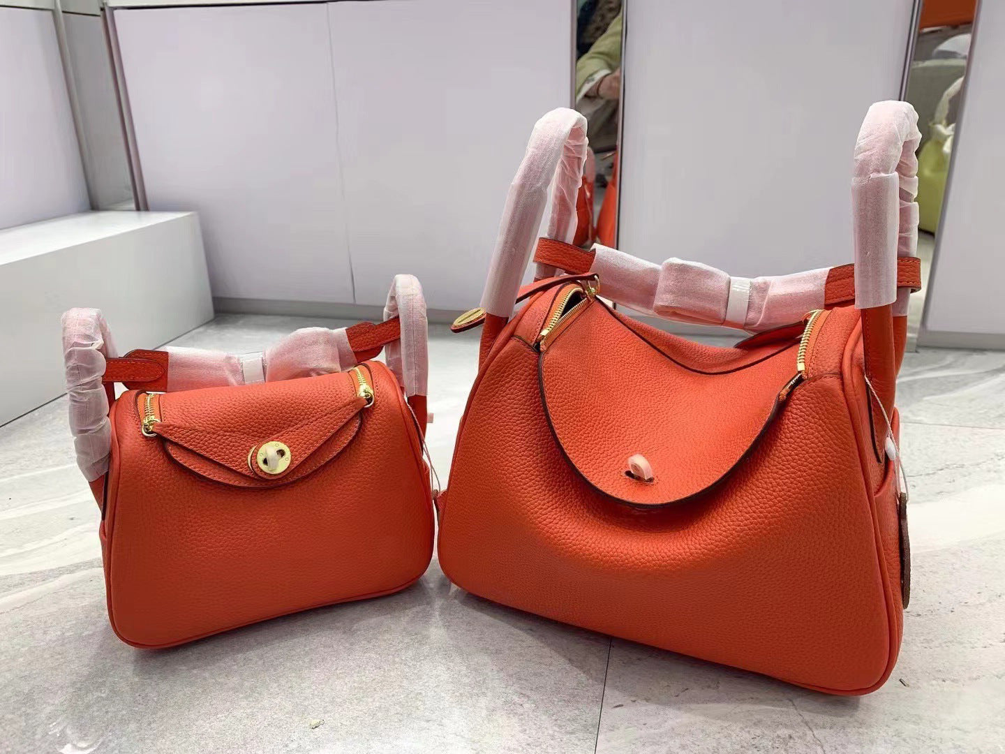 Women's Doctor Genuine Leather Mini Pillow Portable Bucket Bags