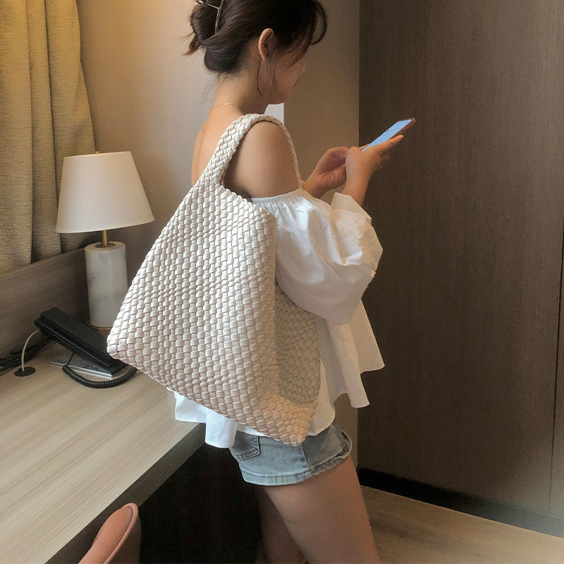 Capacity Hand-woven Female Fashion Simple Hand Bucket Bags