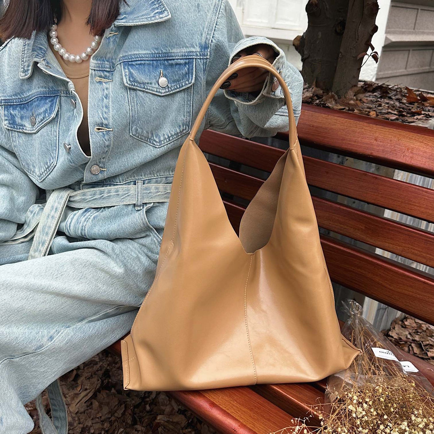 Women's Leather Oil Wax Large Capacity Minimalist Bags