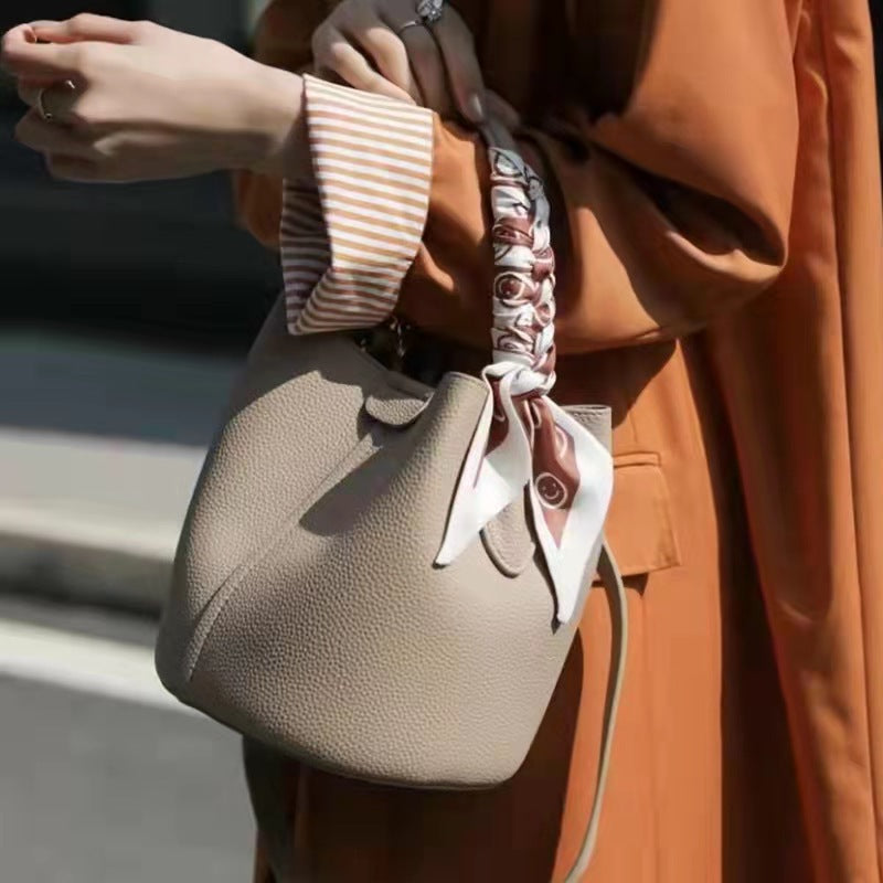 Women's Leather Tactile Feel Niche Fashion Vegetable Handbags