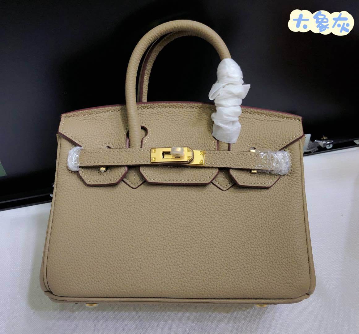 Women's First Layer Cowhide Large Capacity Genuine Leather Lychee Handbags