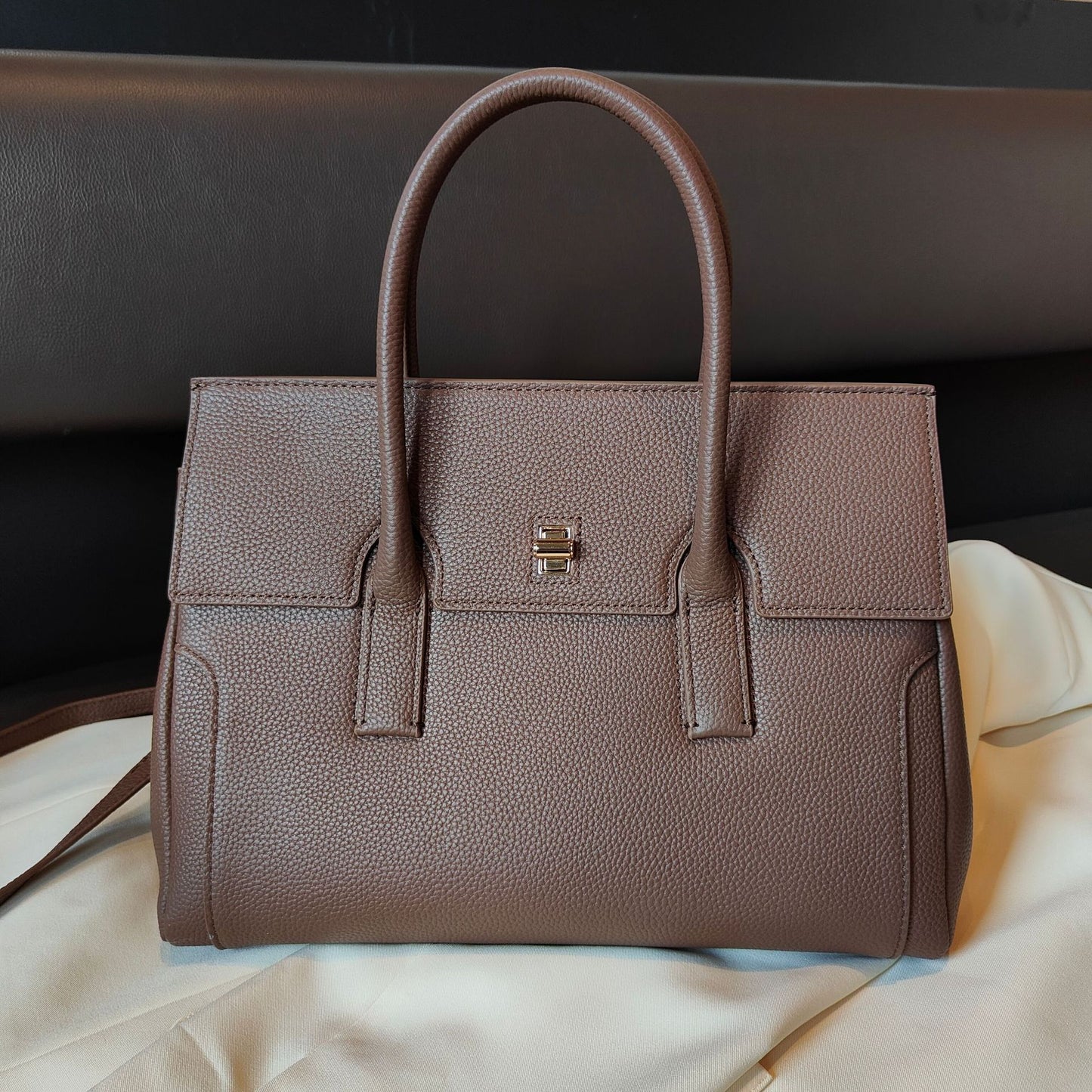 Women's High-grade Large Capacity Commuter First Layer Handbags
