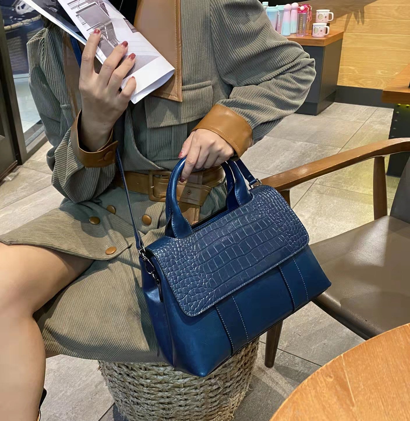 Women's Genuine Leather Fashionable Large Capacity Textured Handbags