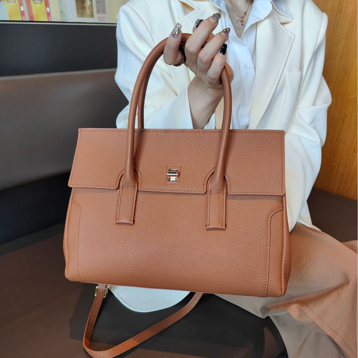 Women's High-grade Large Capacity Commuter First Layer Handbags