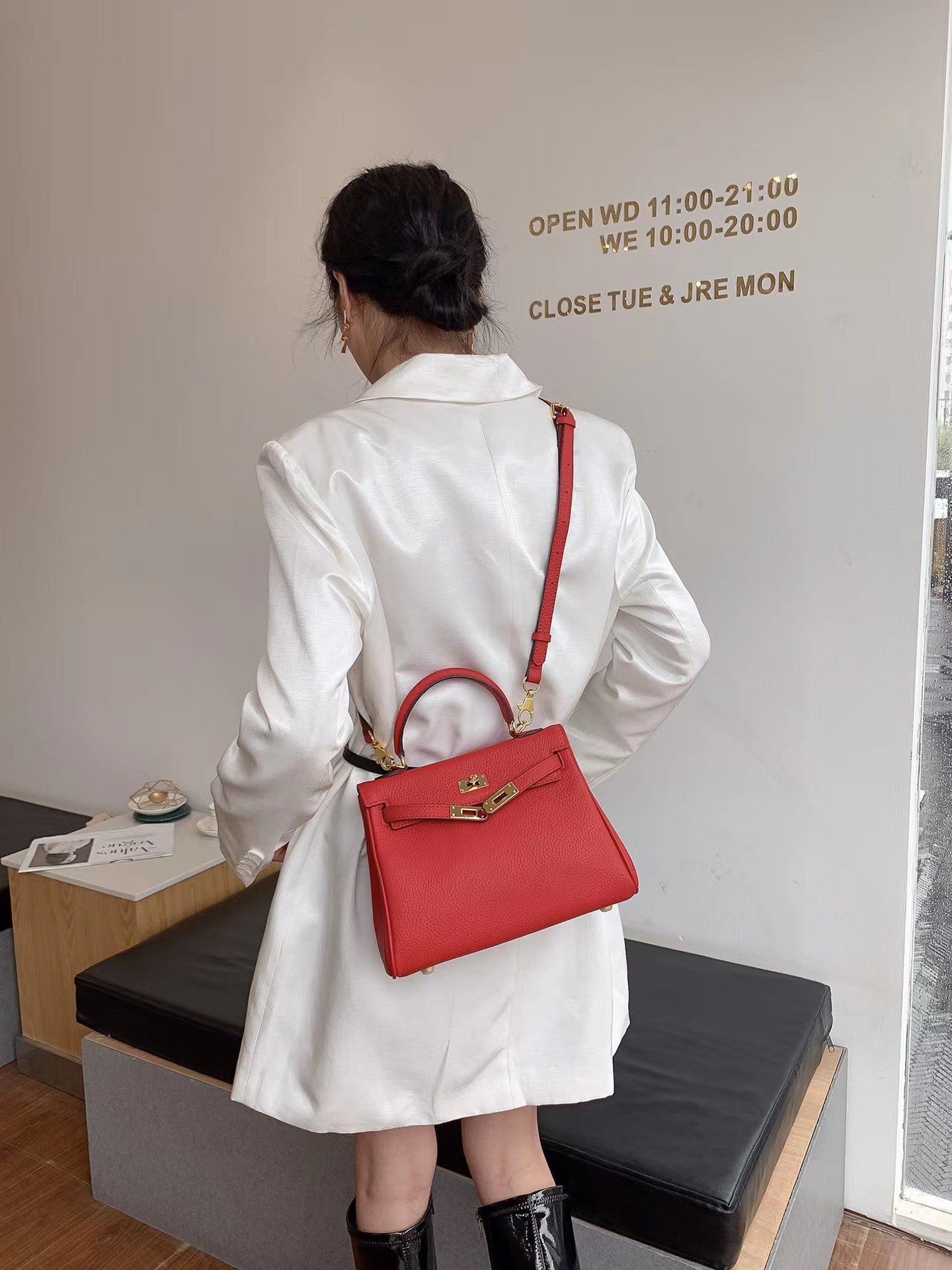 Women's First Layer Cowhide Lychee Pattern Large Shoulder Bags