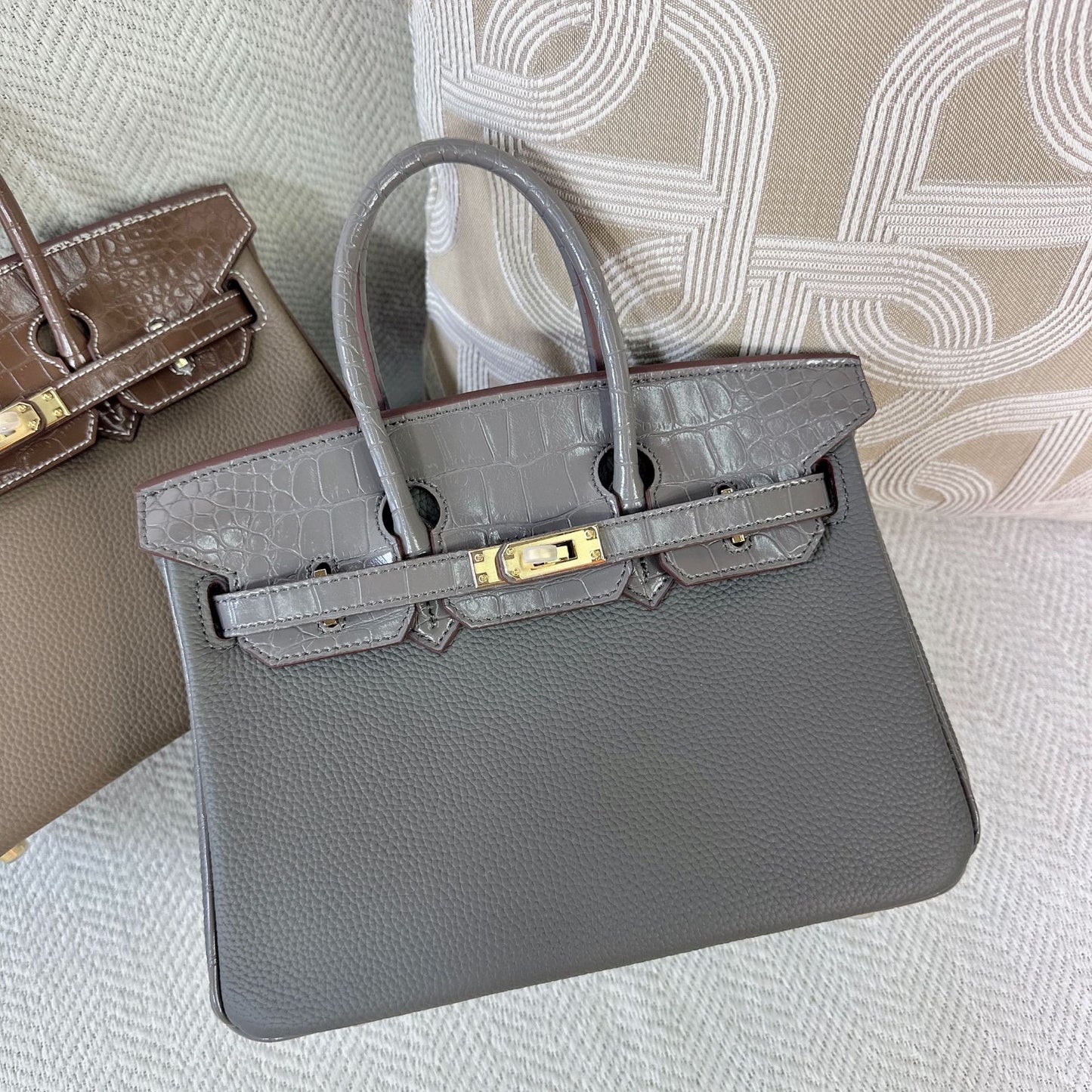 Women's Layer Cowhide Lychee Pattern Stitching Crocodile Large Capacity Handbags