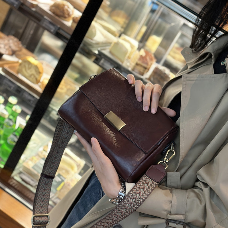 Women's Underarm Fashion Retro Sense Niche Leather Handbags