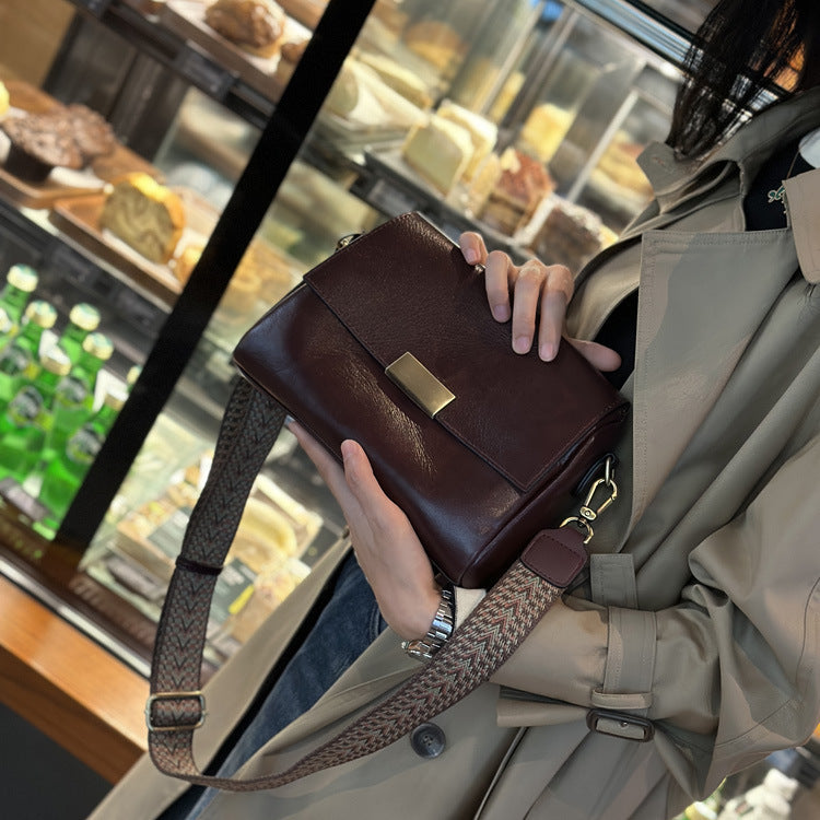 Women's Underarm Fashion Retro Sense Niche Leather Handbags