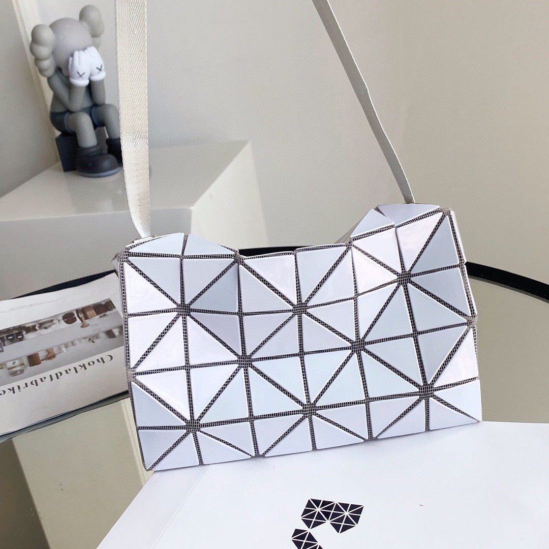 Summer Simple Style Geometric Rhombus Life Shoulder Bags