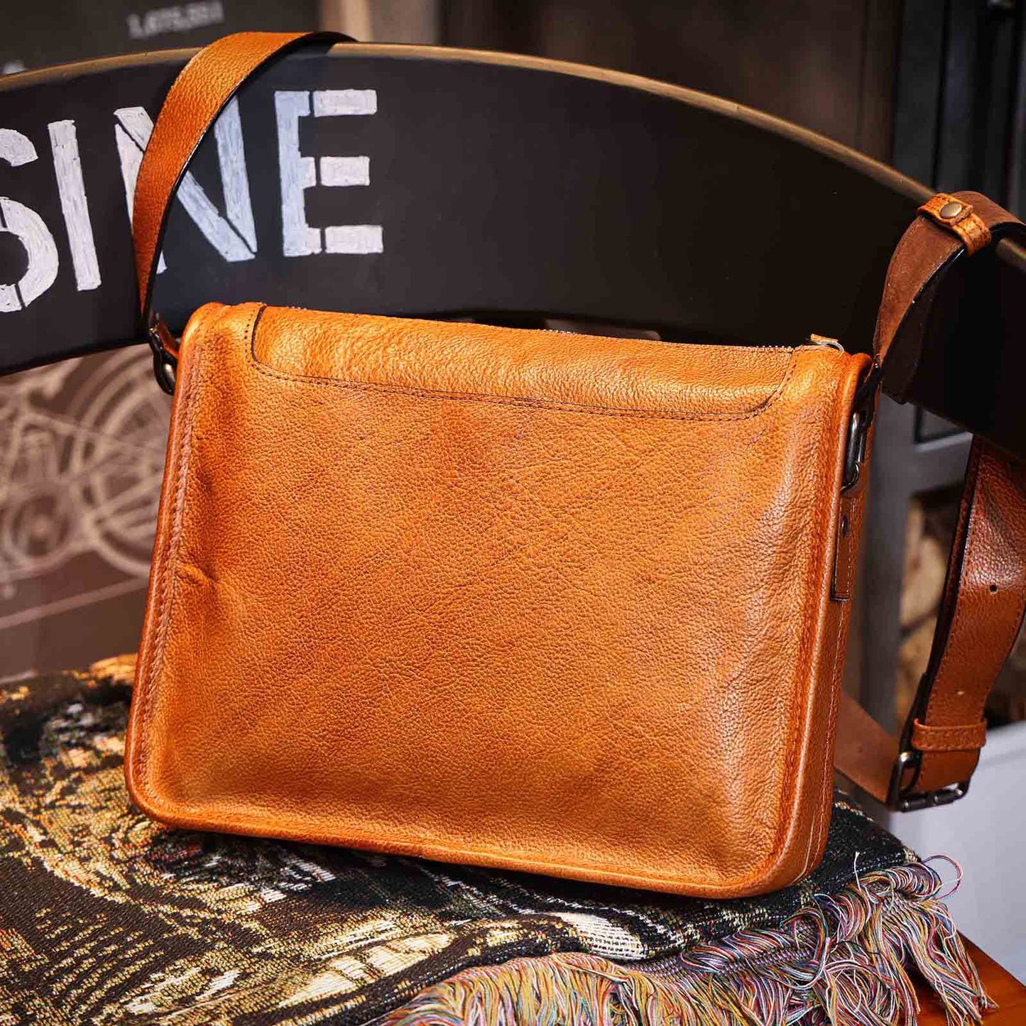 Men's First Layer Cowhide Retro Handmade Vegetable Men's Messenger Bags