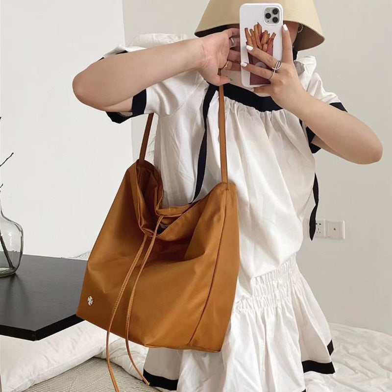 Women's Nylon Cloud Niche High-grade Large Capacity Bucket Bags