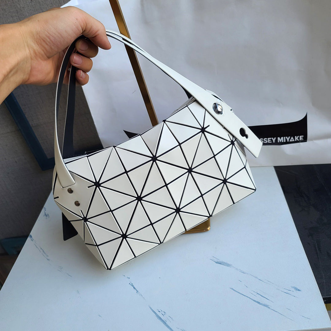 Women's Dumpling Underarm Design Geometric Diamond Pattern Handbags
