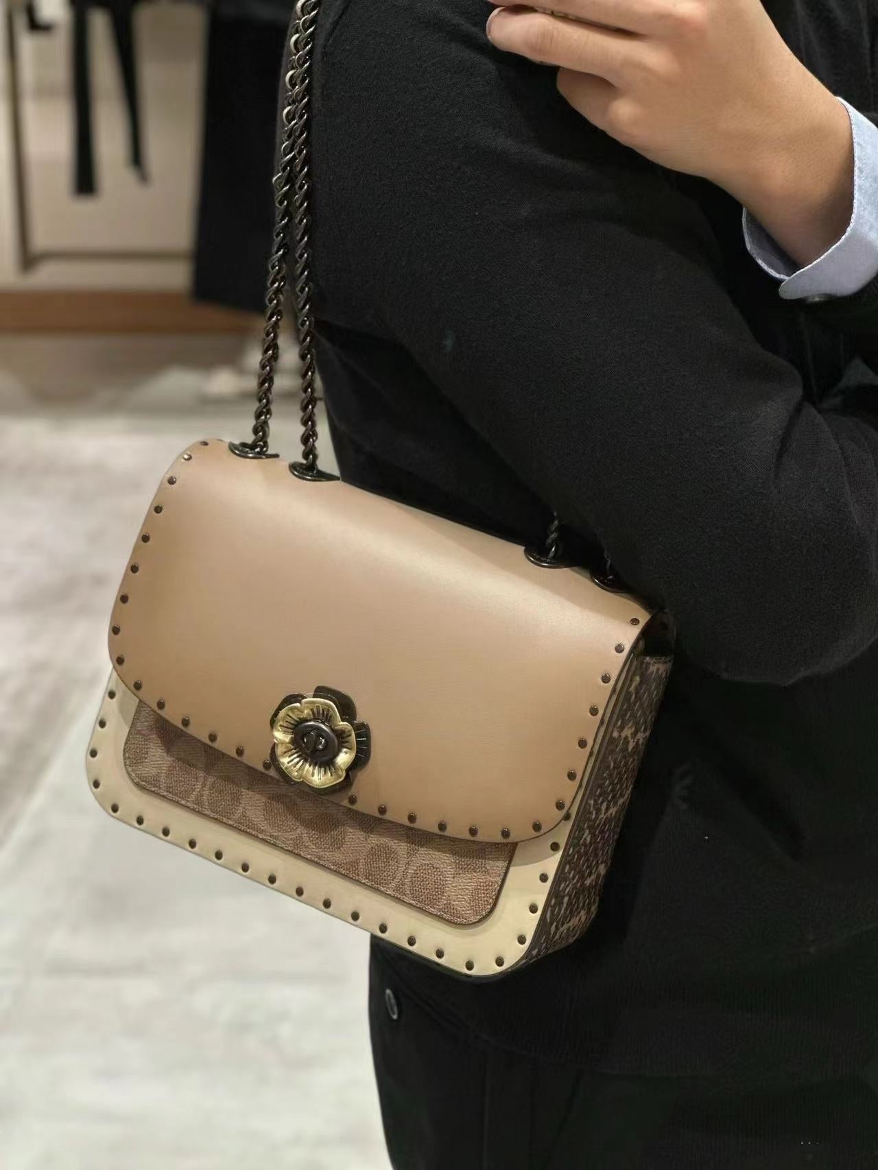 Graceful Charming Ole Rivet Camellia Chain Small Square Bags