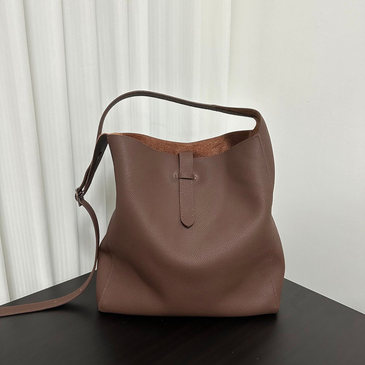 Women's Leather Black Large Minimalist Style Low-key Underarm Bucket Bags