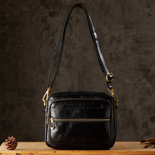 Men's Handmade Retro First Layer Vegetable Tanning Men's Shoulder Bags