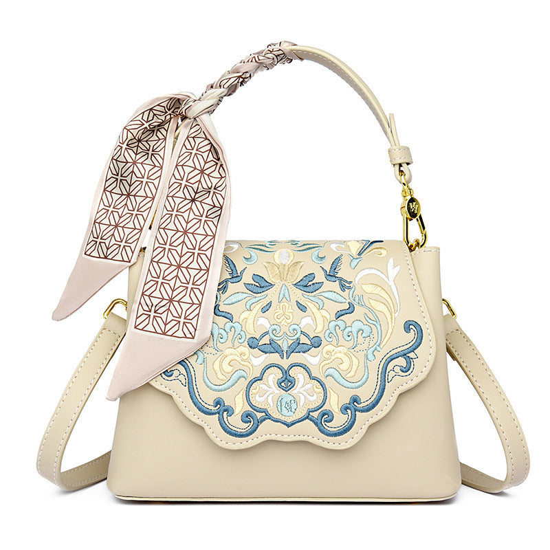 Women's Niche Ethnic Style Embroidered High-grade Fashionable Retro Artistic National Handbags