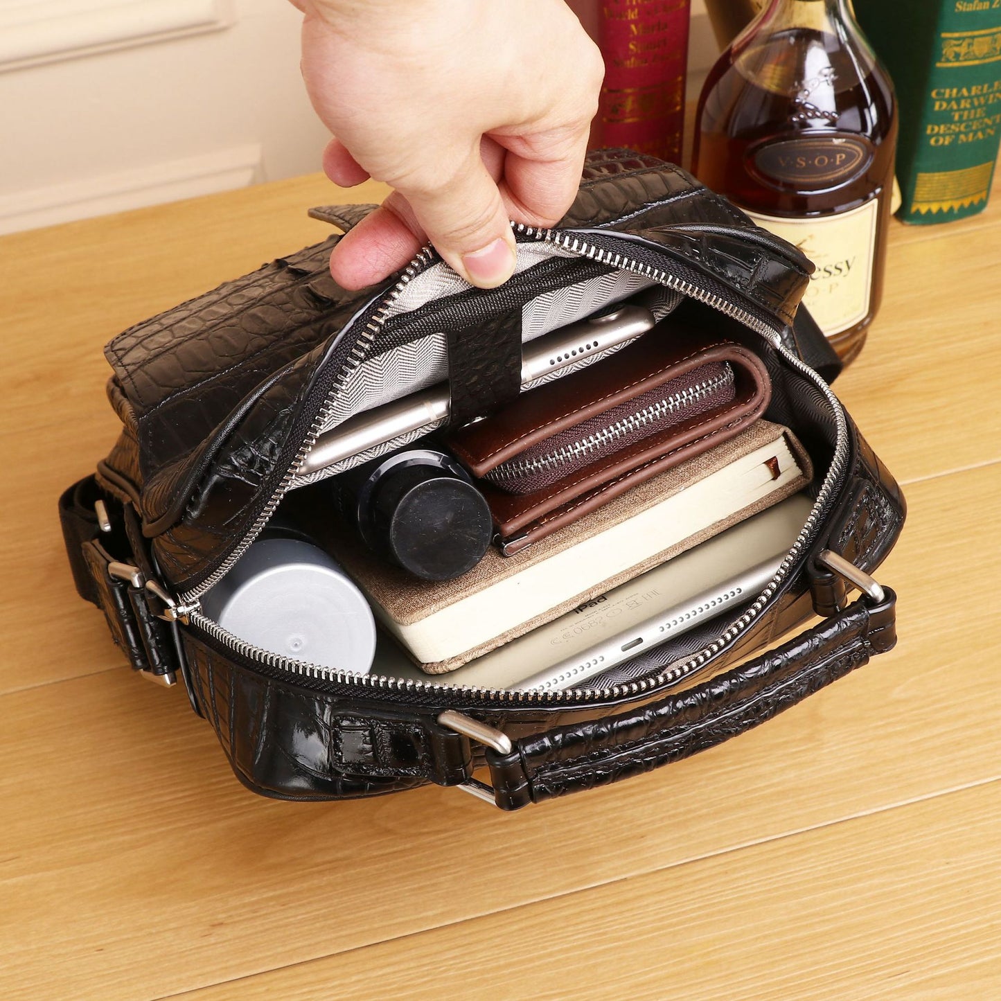 Men's Crocodile Pattern Day Business Leather Retro Men's Shoulder Bags