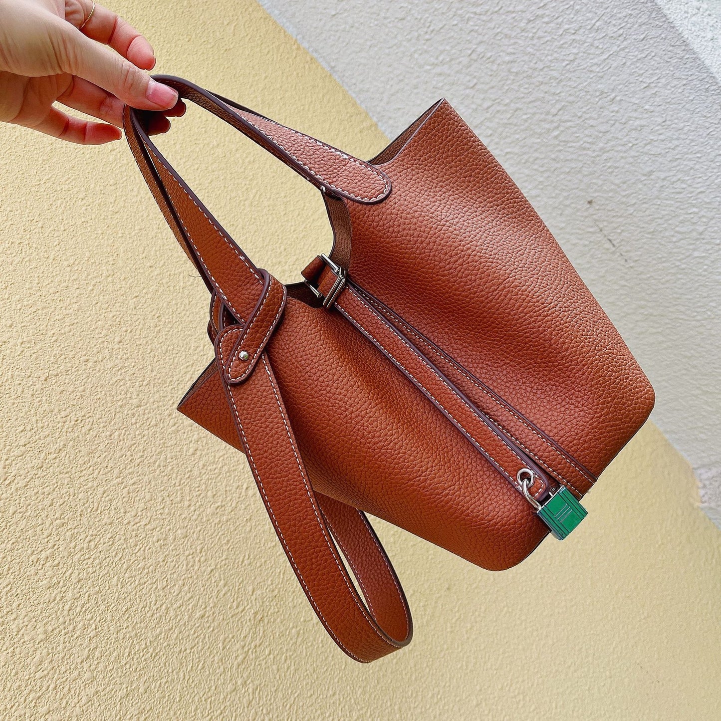 Women's Vegetable Basket Artificial Leather Textured Liner Handbags