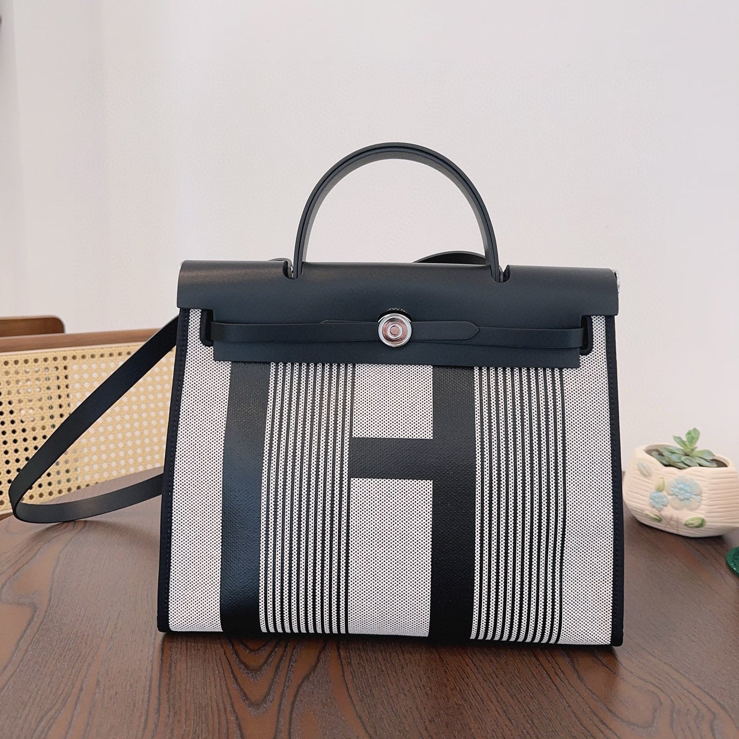 Women's Kelly Cowhide Stitching Canvas Large Capacity Handbags