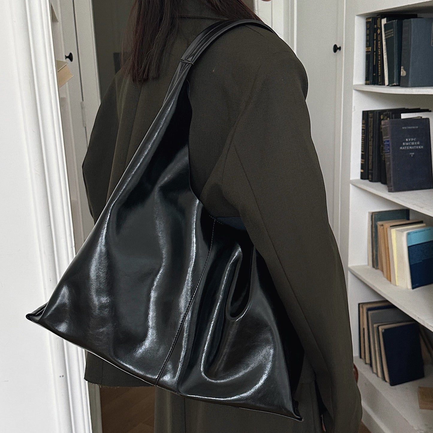 Women's Leather Oil Wax Large Capacity Minimalist Bags